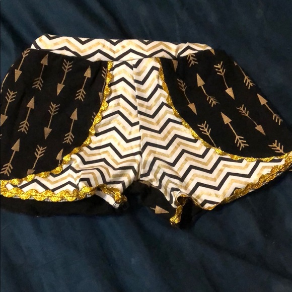 Little girls short outfit - Picture 3 of 3